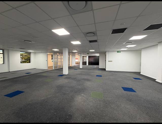 472M² BUILDING TO LET IN CLAREMONT